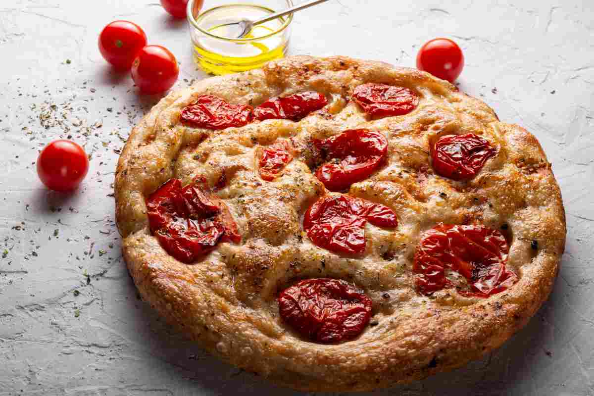 Focaccia barese su un tavolo