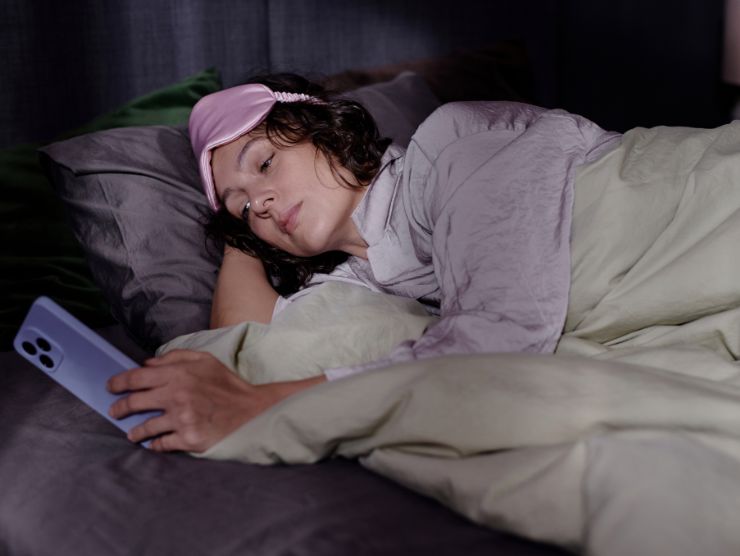 donna che soffre d'insonnia di notte