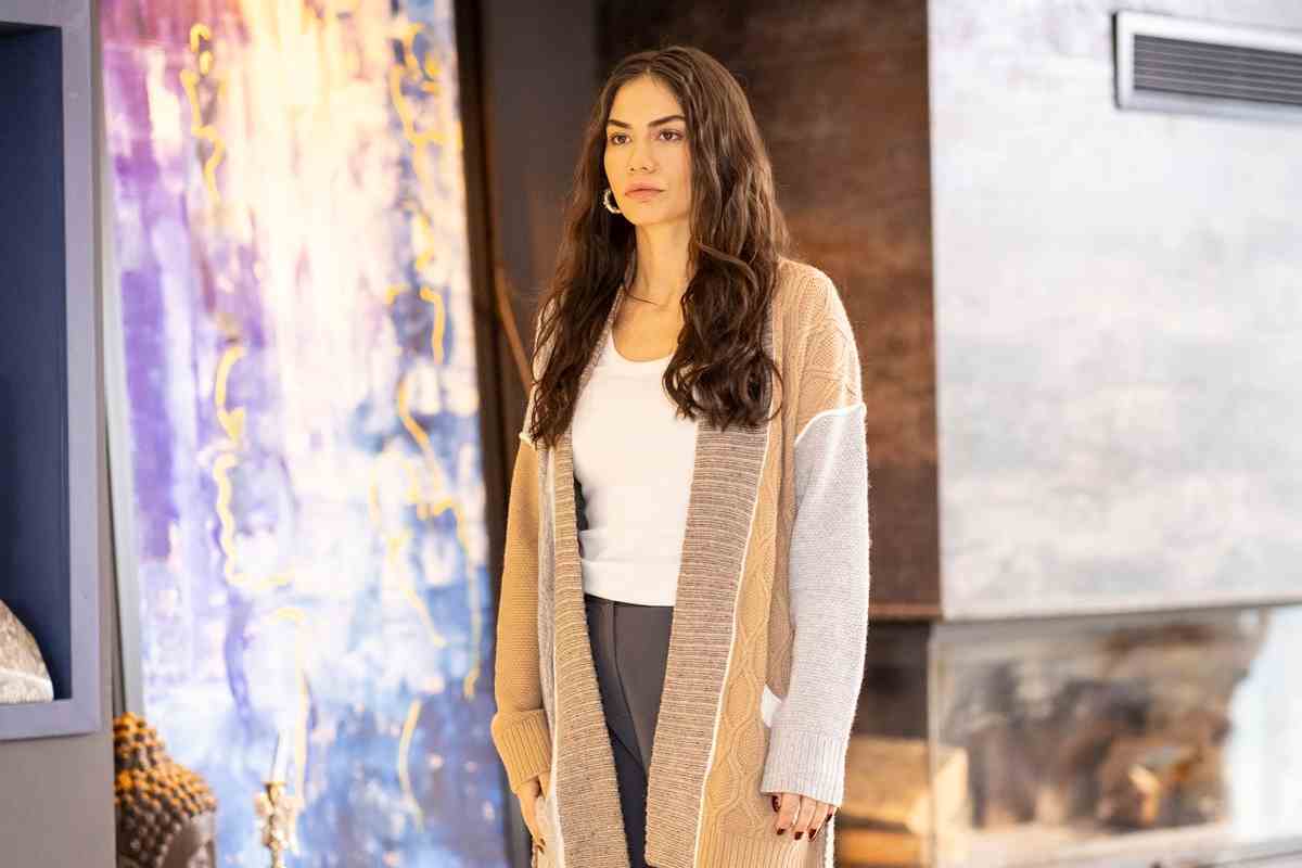 Demet Odzemir interpreta Io sono Farah