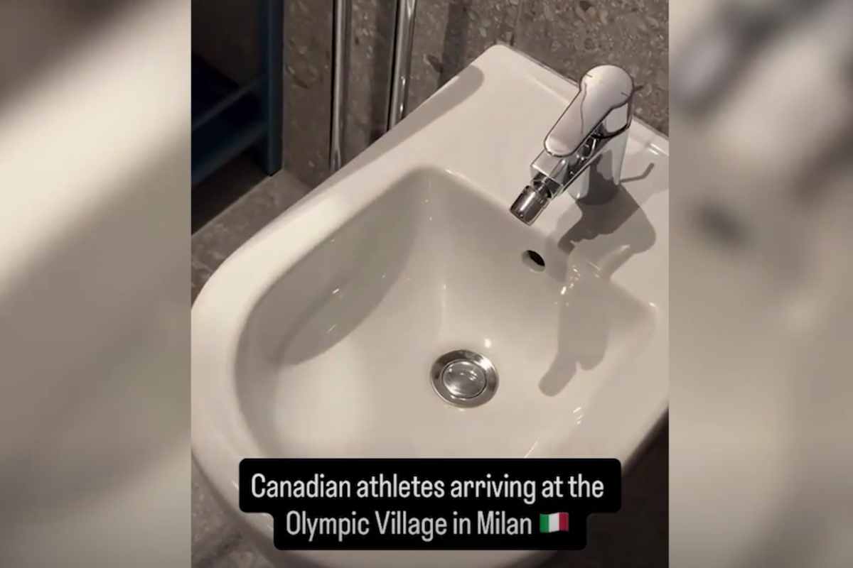 Un recente video virale di un'atleta canadese che scopre il bidet