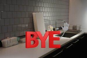 cucina con piastrelle e scritta bye