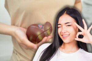 donna con fegato in mano e un'altra che fa ok con le mani