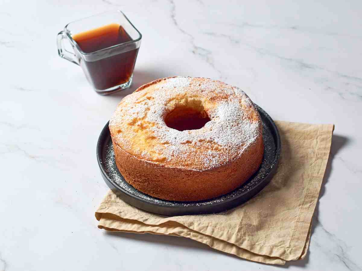 ciambellone con zucchero al velo in superficie