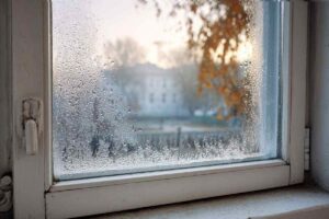 finestra con condensa