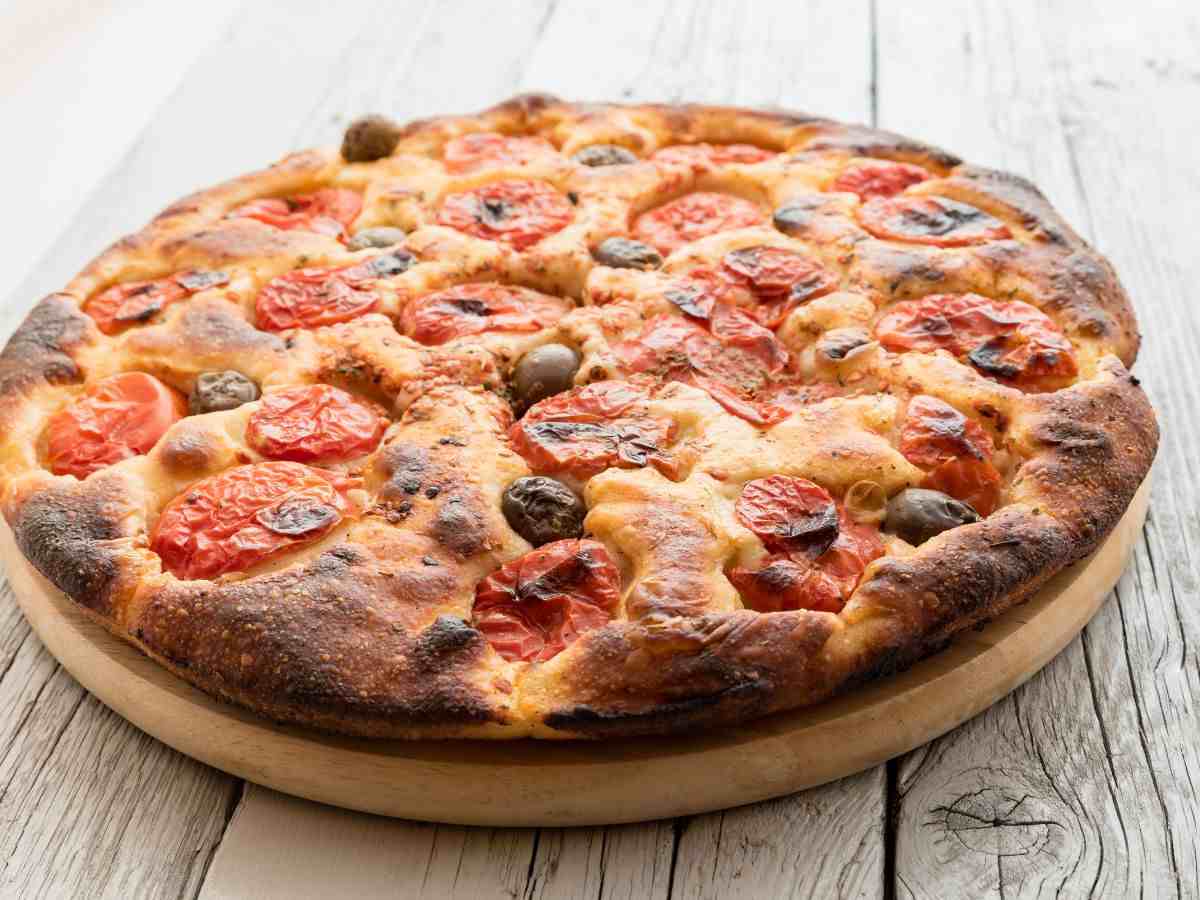 focaccia barese con pomodori