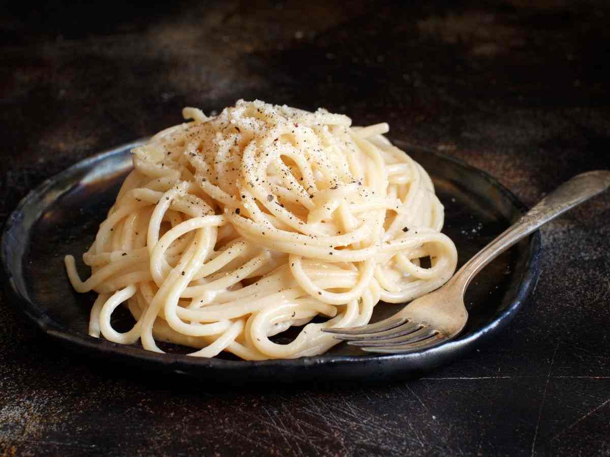 spaghetti con crema di parmigiano