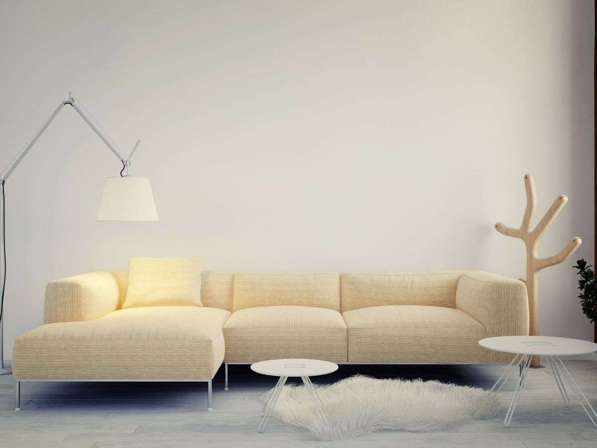un divano moderno color burro